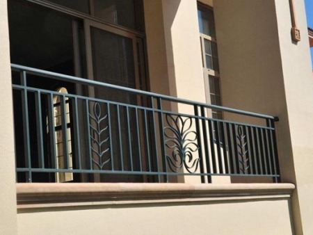 南甯陽(yáng)台防護欄廠家直(zhi)銷 可定制