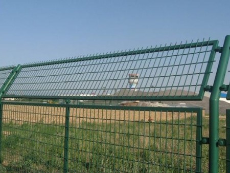 草坪(ping)防護網，場地圍(wéi)欄網