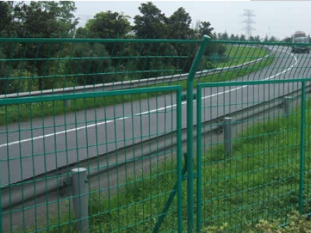 高速公路護欄網(wǎng)，廣西護欄網廠