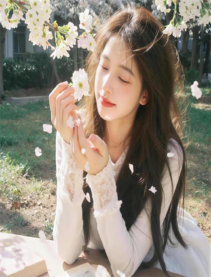 如何欣赏《一树梨花压海棠》？观看指南教你理解深刻的主题思想 拓展思维视野