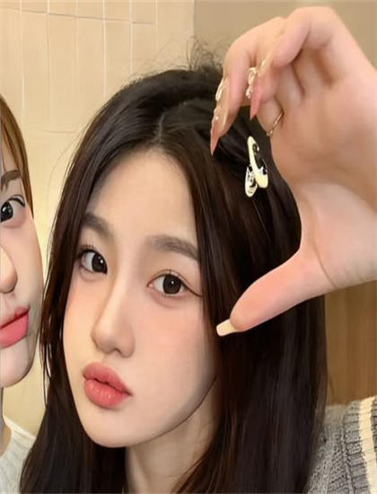 解构的影视评论：《破产姐妹第5季》的艺术价值与娱乐性平衡